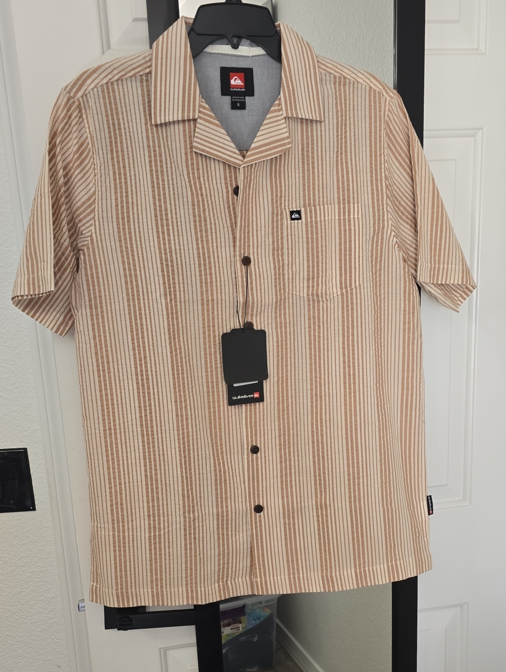 Quiksilver Men’s Beige Striped Camp Shirt Sz Sm Nwt